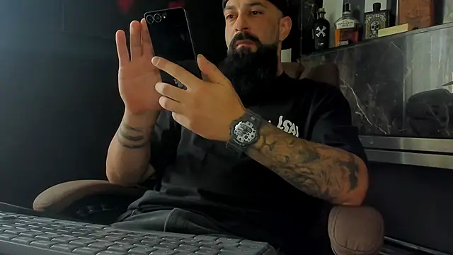 Snapshot of axxelrich_ chatting on October 10, 2025, 6:14 am axxelrich online show from October 10, 2025, 6:14 am