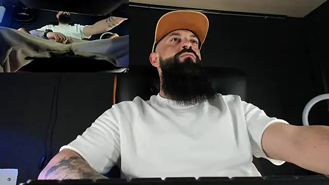 Snapshot of axxelrich_ chatting on March 2, 2025, 5:23 am axxelrich online show from March 2, 2025, 5:23 am