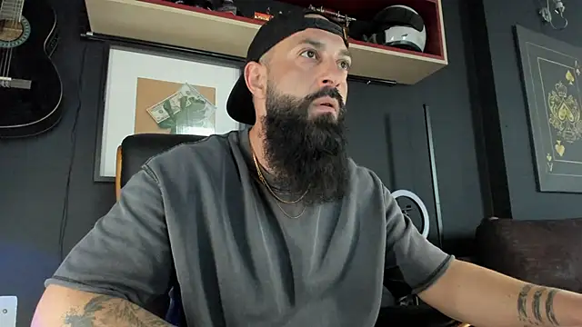 Snapshot of axxelrich_ chatting on February 15, 2025, 10:33 am axxelrich online show from February 15, 2025, 10:33 am