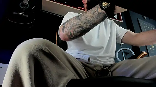 Snapshot of axxelrich_ chatting on March 2, 2025, 12:03 pm axxelrich online show from March 2, 2025, 12:03 pm