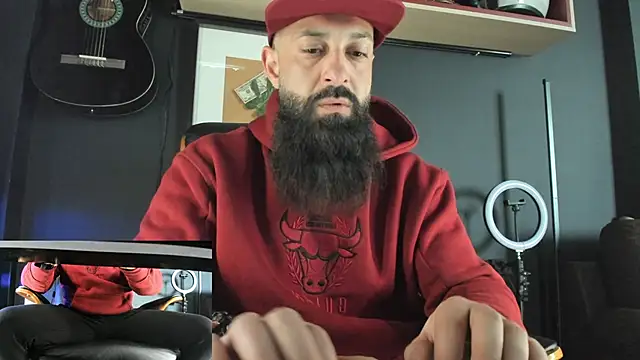 Snapshot of axxelrich_ chatting on February 18, 2025, 8:49 am axxelrich online show from February 18, 2025, 8:49 am