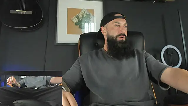 Snapshot of axxelrich_ chatting on February 16, 2025, 6:32 am axxelrich online show from February 16, 2025, 6:32 am