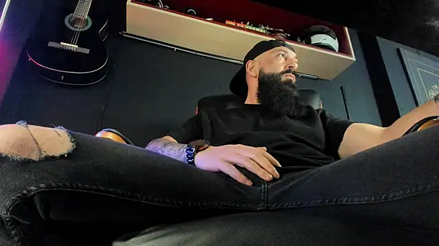 Snapshot of axxelrich_ chatting on March 3, 2025, 8:19 am axxelrich online show from March 3, 2025, 8:19 am