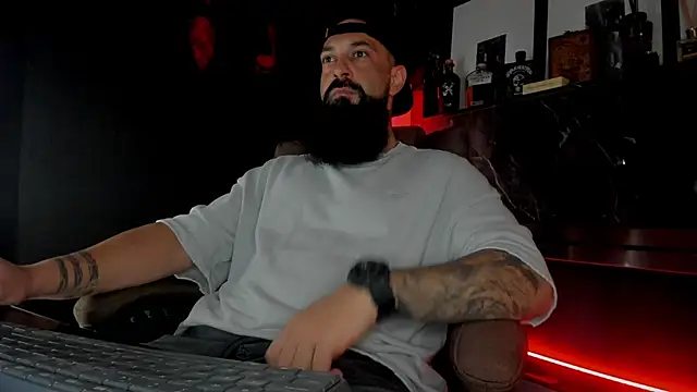 Snapshot of axxelrich_ chatting on October 6, 2025, 4:24 am axxelrich online show from October 6, 2025, 4:24 am