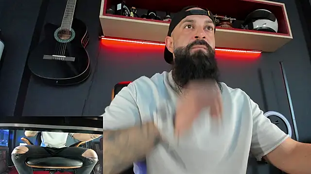 Snapshot of axxelrich_ chatting on February 20, 2025, 6:06 am axxelrich online show from February 20, 2025, 6:06 am