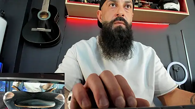 Snapshot of axxelrich_ chatting on February 20, 2025, 9:11 am axxelrich online show from February 20, 2025, 9:11 am