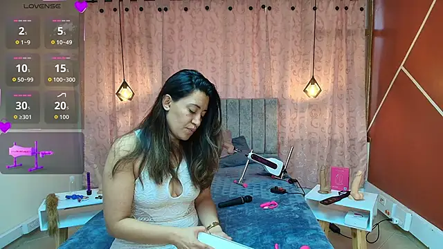 Snapshot of VioletaScott_ chatting on November 4, 2025, 2:21 pm VioletaScott online show from November 4, 2025, 2:21 pm