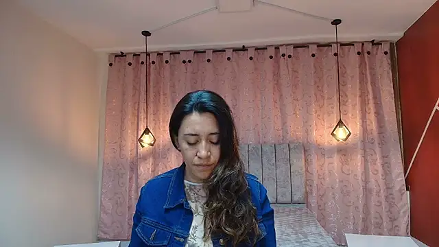 Snapshot of VioletaScott_ chatting on November 13, 2025, 1:15 pm VioletaScott online show from November 13, 2025, 1:15 pm