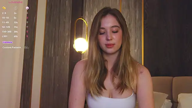 LoraineLuff online show from January 30, 2025, 11:55 pm