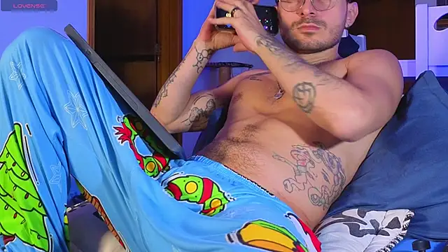 Snapshot of jhonny_sulivan chatting on November 5, 2025, 11:30 pm jhonny sulivan online show from November 5, 2025, 11:30 pm