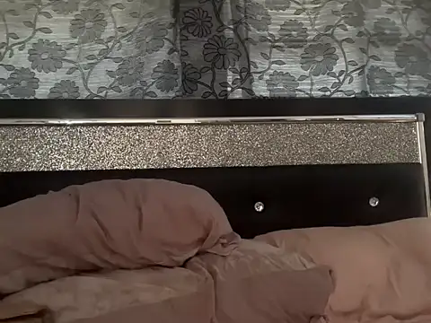 Snapshot of londonsfantasy chatting on October 10, 2025, 5:14 pm londonsfantasy online show from October 10, 2025, 5:14 pm