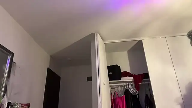 Snapshot of londonsfantasy chatting on October 25, 2025, 2:00 am londonsfantasy online show from October 25, 2025, 2:00 am