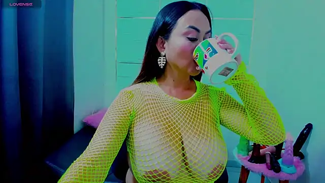 Snapshot of IsaSixty9 chatting on February 6, 2025, 8:45 pm IsaSixty9 online show from February 6, 2025, 8:45 pm