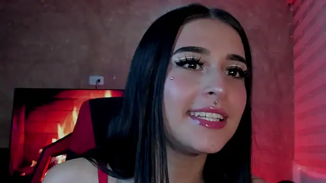 Snapshot of Charlotte_greys chatting on February 16, 2025, 1:25 am Charlotte greys online show from February 16, 2025, 1:25 am