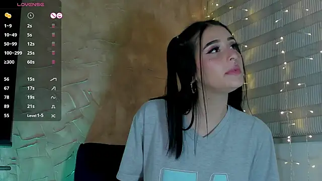 Snapshot of Charlotte_greys chatting on December 18, 2024, 5:59 am Charlotte greys online show from December 18, 2024, 5:59 am