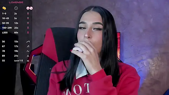 Snapshot of Charlotte_greys chatting on January 17, 2025, 1:36 am Charlotte greys online show from January 17, 2025, 1:36 am