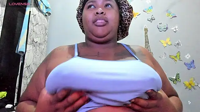 Snapshot of briyinabloom_ chatting on February 25, 2025, 1:41 am briyinabloom online show from February 25, 2025, 1:41 am