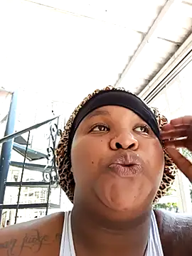 Snapshot of briyinabloom_ chatting on March 16, 2025, 8:00 pm briyinabloom online show from March 16, 2025, 8:00 pm