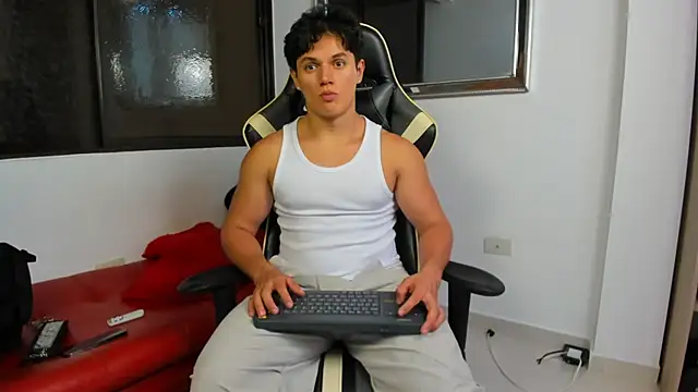 Snapshot of julian_wallace chatting on February 2, 2026, 7:35 pm julian wallace online show from February 2, 2026, 7:35 pm