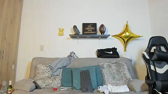 Snapshot of julian_wallace chatting on November 28, 2025, 3:45 pm julian wallace online show from November 28, 2025, 3:45 pm