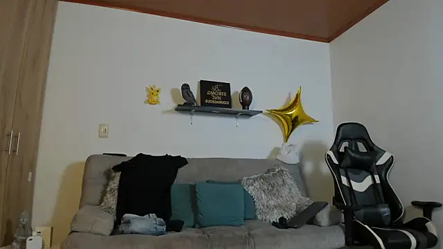 Snapshot of julian_wallace chatting on October 7, 2025, 4:52 pm julian wallace online show from October 7, 2025, 4:52 pm