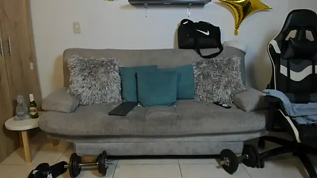 Snapshot of julian_wallace chatting on December 5, 2025, 5:00 pm julian wallace online show from December 5, 2025, 5:00 pm