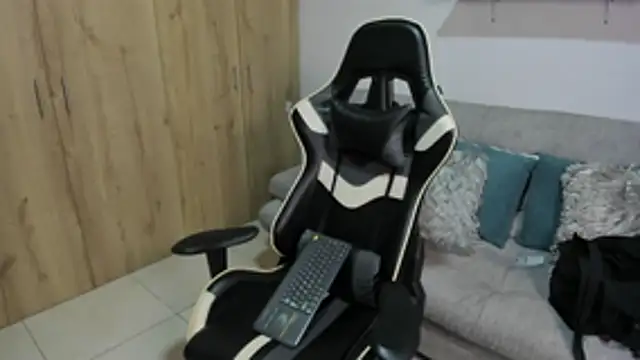 Snapshot of julian_wallace chatting on February 23, 2026, 1:44 pm julian wallace online show from February 23, 2026, 1:44 pm