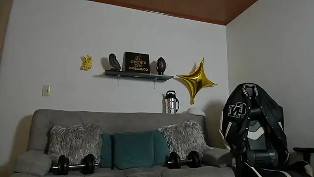 Snapshot of julian_wallace chatting on October 15, 2025, 5:06 am julian wallace online show from October 15, 2025, 5:06 am