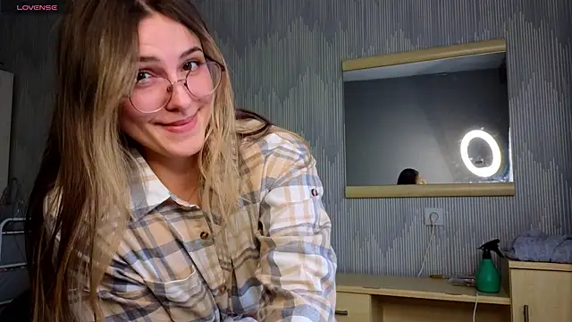 sophia euphoriaa online show from April 22, 2026, 10:11 am