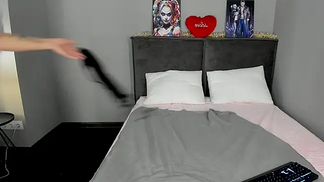 Snapshot of MuscleXXXBarbie chatting on February 13, 2026, 8:58 am MuscleXXXBarbie online show from February 13, 2026, 8:58 am