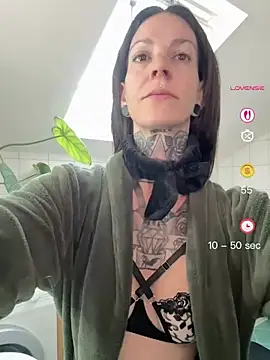 BrownieyQueen online show from April 25, 2026, 6:16 am