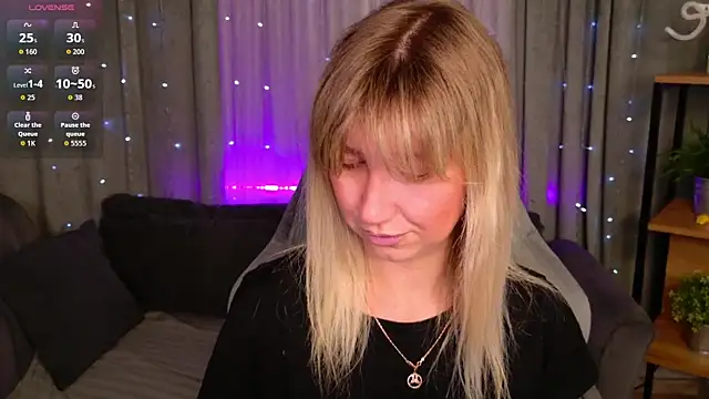 MilaBott online show from April 8, 2026, 7:15 pm