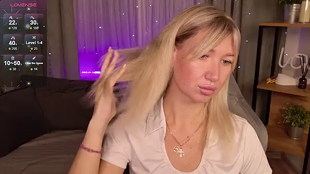 MilaBott online show from October 15, 2025, 7:44 pm