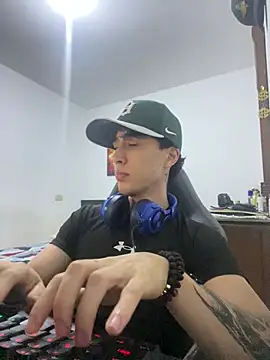 Snapshot of gojo_satoru_18 chatting on April 6, 2026, 3:02 am gojo satoru 18 online show from April 6, 2026, 3:02 am