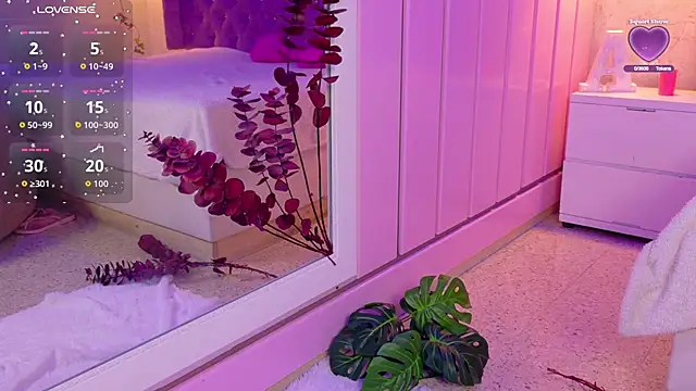 Snapshot of GabrielaLugo chatting on October 31, 2025, 12:57 pm GabrielaLugo online show from October 31, 2025, 12:57 pm