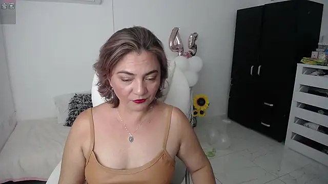 Chiraz hasnaa online show from January 17, 2025, 10:34 pm