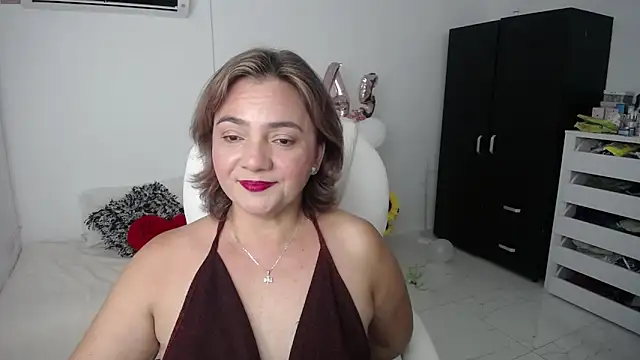 Chiraz hasnaa online show from January 20, 2025, 10:59 pm