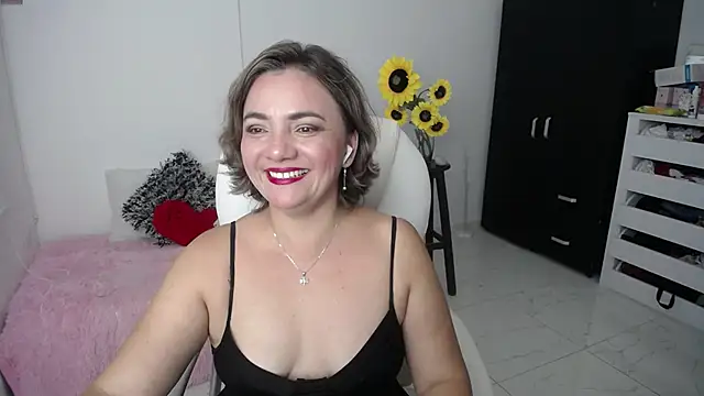 Chiraz hasnaa online show from February 21, 2025, 10:48 pm