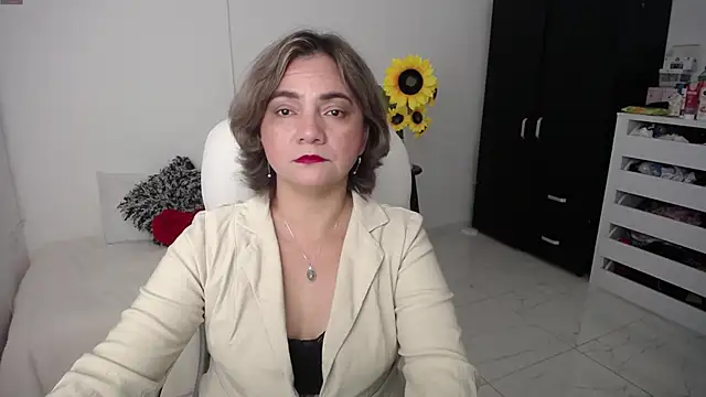 Chiraz hasnaa online show from March 5, 2025, 11:05 pm