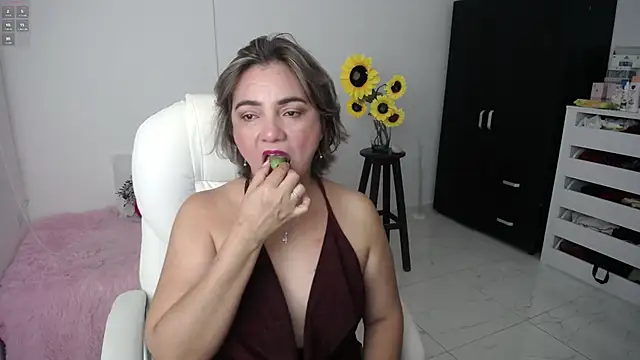 Chiraz hasnaa online show from February 19, 2025, 11:25 pm