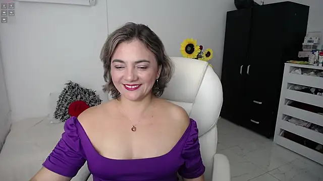 Chiraz hasnaa online show from March 11, 2025, 11:47 pm