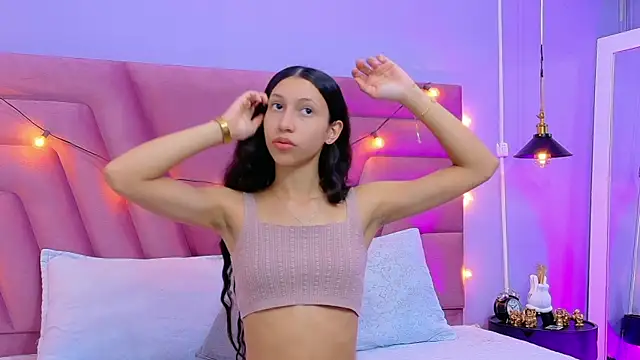 Beautifulskinny18 online show from October 19, 2025, 7:38 pm