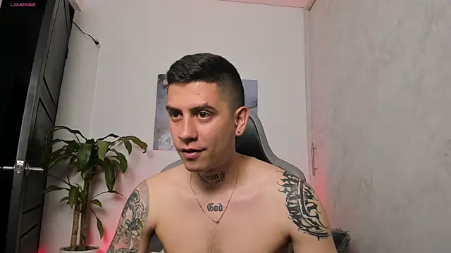 Yeiko Romero  online show from December 18, 2025, 3:49 pm