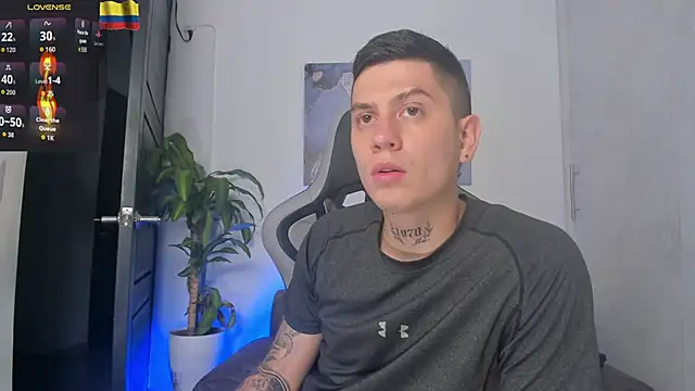 Snapshot of Yeiko_Romero_ chatting on November 14, 2025, 8:23 pm Yeiko Romero online show from November 14, 2025, 8:23 pm