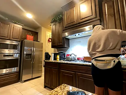 wynterheat online show from December 15, 2025, 3:56 am