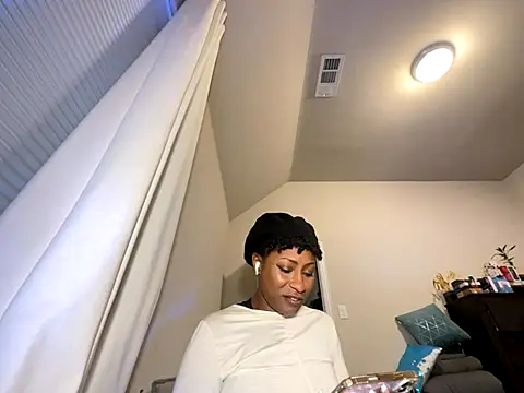 Snapshot of wynterheat chatting on December 19, 2025, 5:10 am wynterheat online show from December 19, 2025, 5:10 am