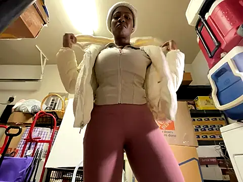 Snapshot of wynterheat chatting on December 23, 2025, 7:40 am wynterheat online show from December 23, 2025, 7:40 am