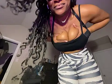 Snapshot of wynterheat chatting on February 1, 2026, 4:11 am wynterheat online show from February 1, 2026, 4:11 am