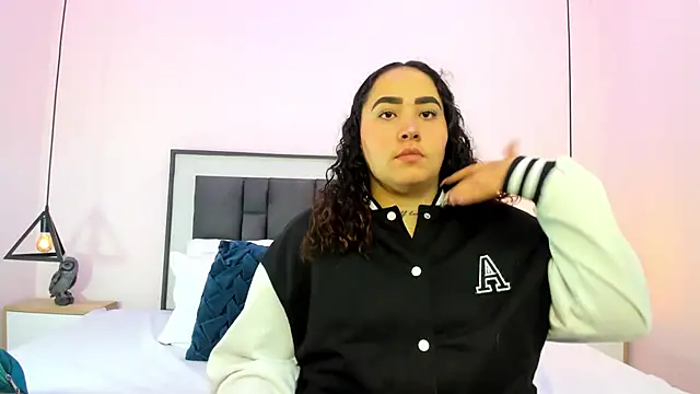 Snapshot of Ayla_martinez chatting on October 30, 2025, 2:21 am Ayla martinez online show from October 30, 2025, 2:21 am