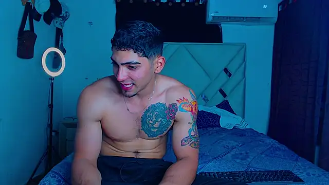 Snapshot of Rich_boy01 chatting on March 6, 2025, 3:02 am Rich boy01 online show from March 6, 2025, 3:02 am